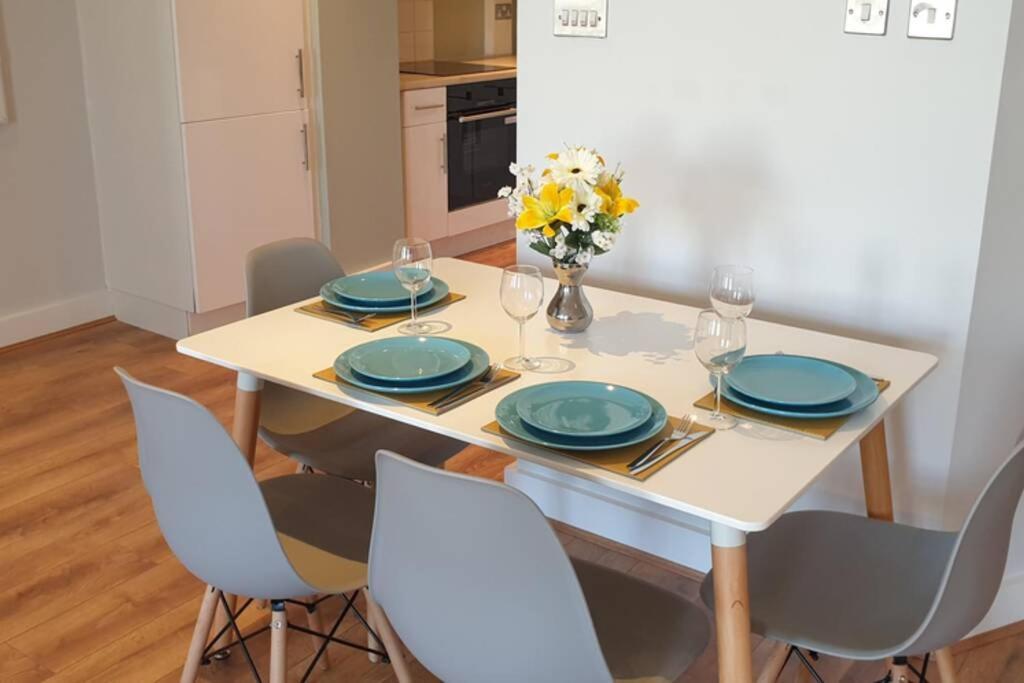 Modern And Spacious Swansea Centre Apartment Экстерьер фото